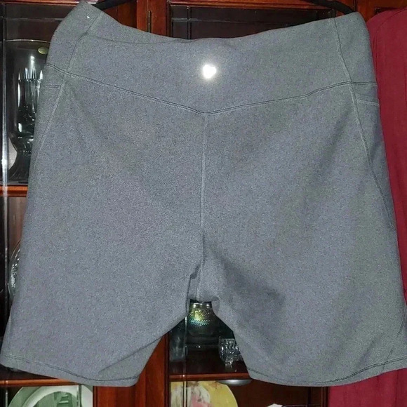 Womens Bundle OLD NAVY and IN' VOLAND Tops and Shorts - Picture 7 of 14